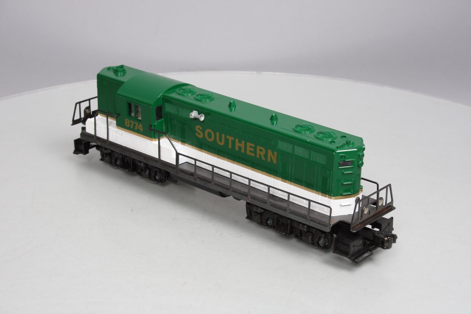 Lionel 6-8774 O Gauge Southern GP-7 Diesel Locomotive #8774 LN/Box