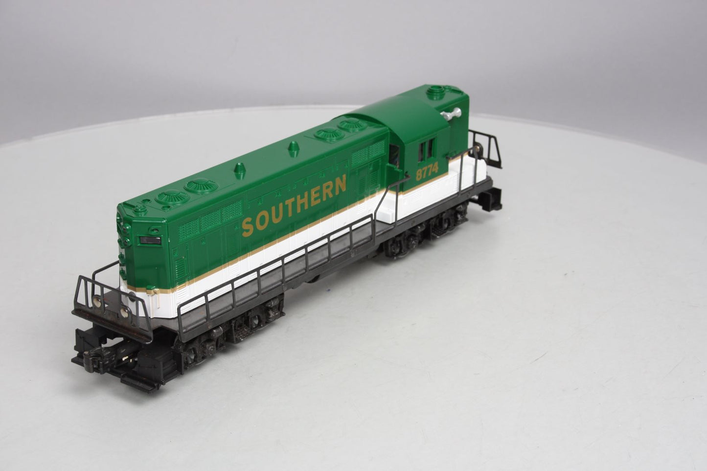 Lionel 6-8774 O Gauge Southern GP-7 Diesel Locomotive #8774 LN/Box