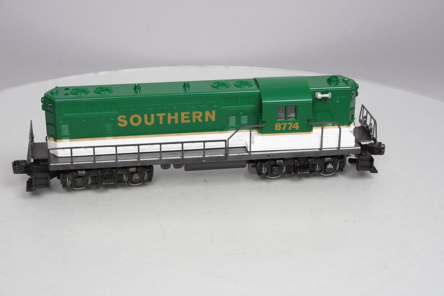 Lionel 6-8774 O Gauge Southern GP-7 Diesel Locomotive #8774 LN/Box