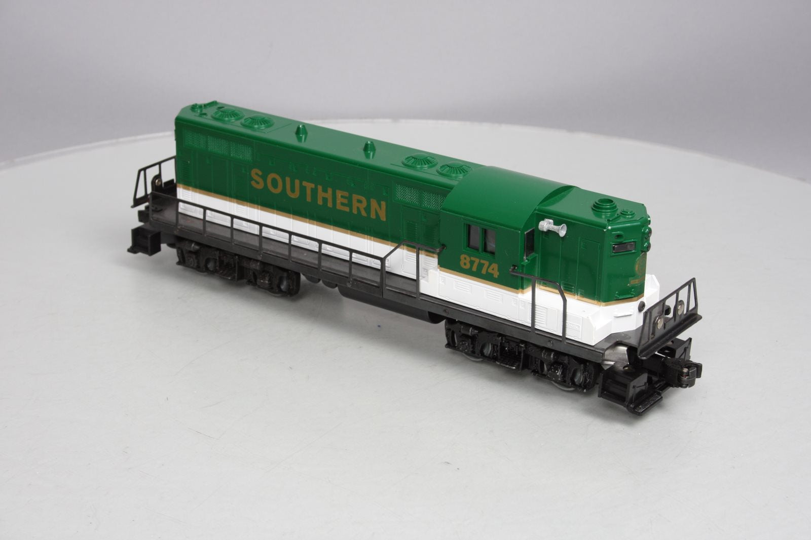 Lionel 6-8774 O Gauge Southern GP-7 Diesel Locomotive #8774 LN/Box