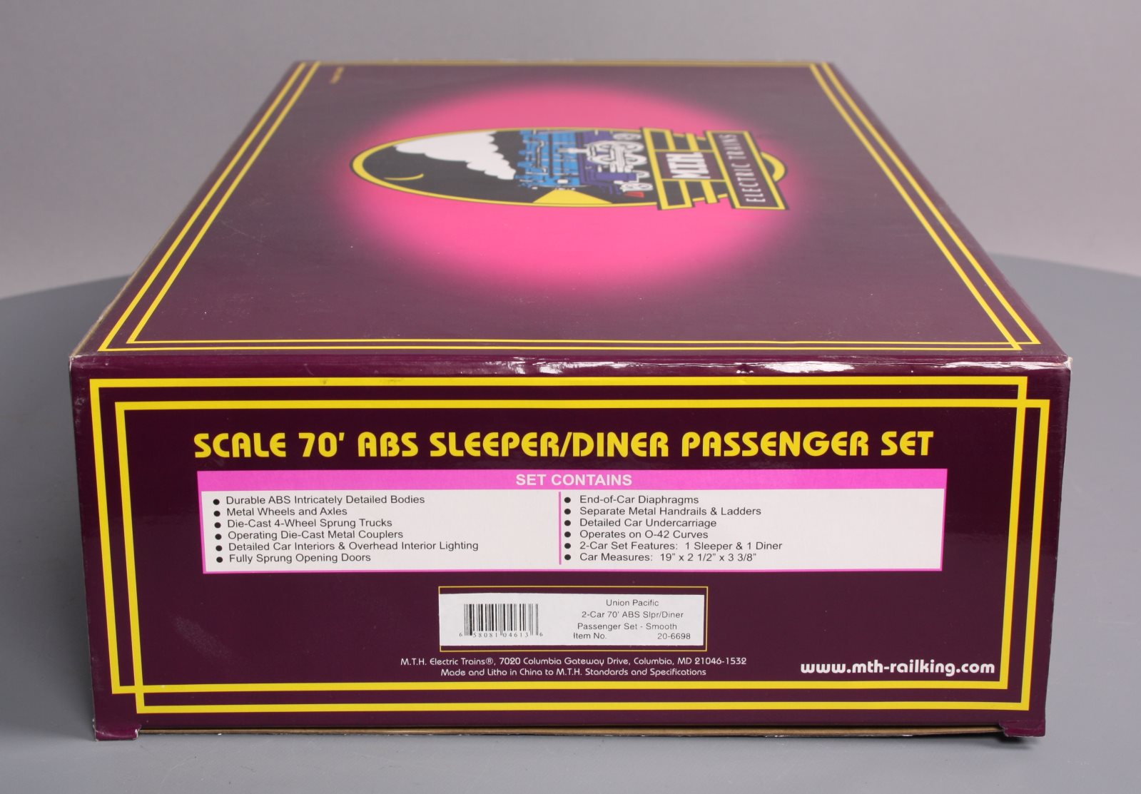 MTH 20-6698 O UP 70' Streamlined Sleeper/Diner Passenger Car Set (Set of 2) LN/Box