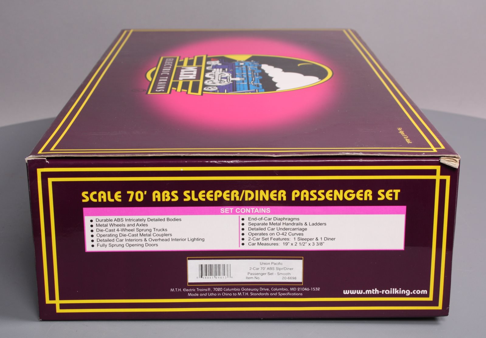 MTH 20-6698 O UP 70' Streamlined Sleeper/Diner Passenger Car Set (Set of 2) LN/Box