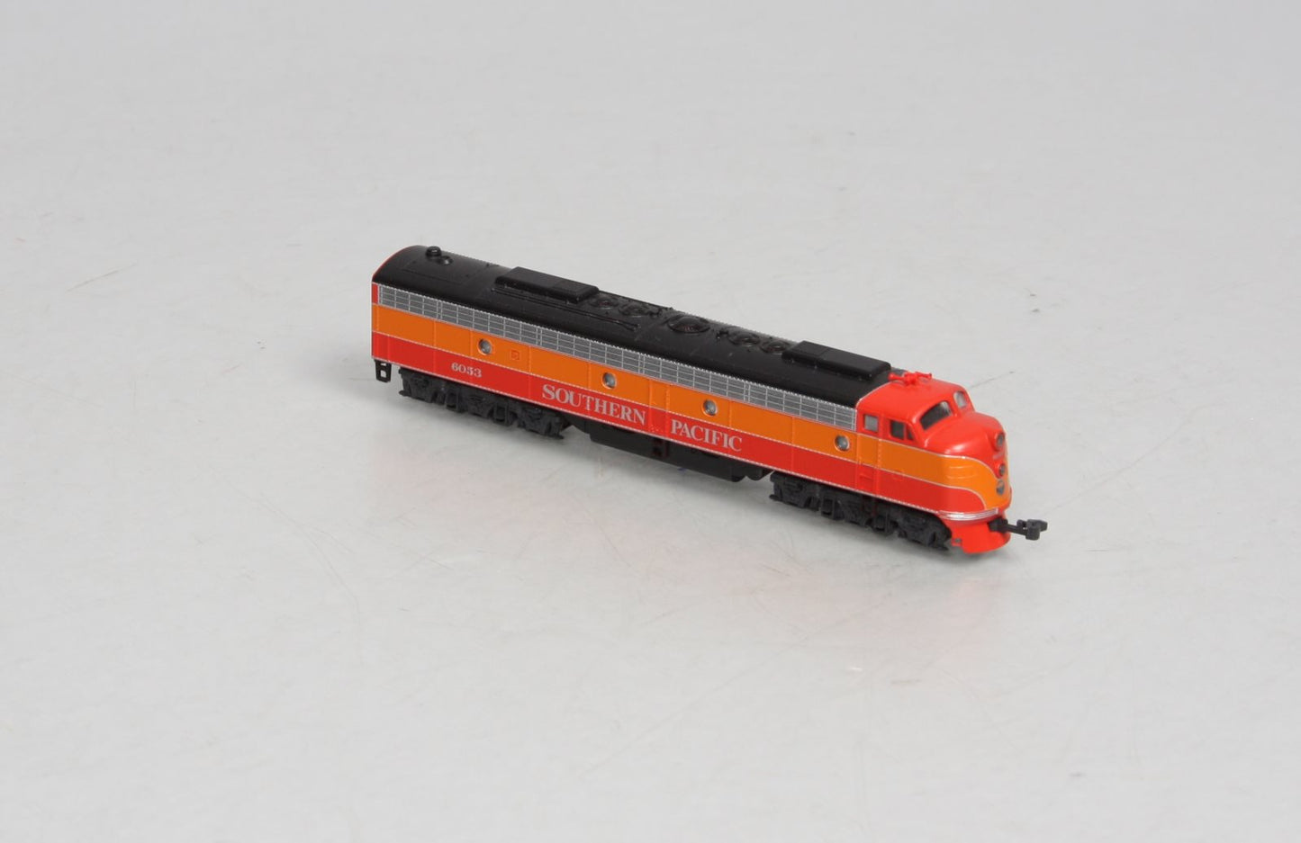 Kato 176-282 N Scale Southern Pacific Daylight E8/9A Diesel Locomotive #6053 LN/Box