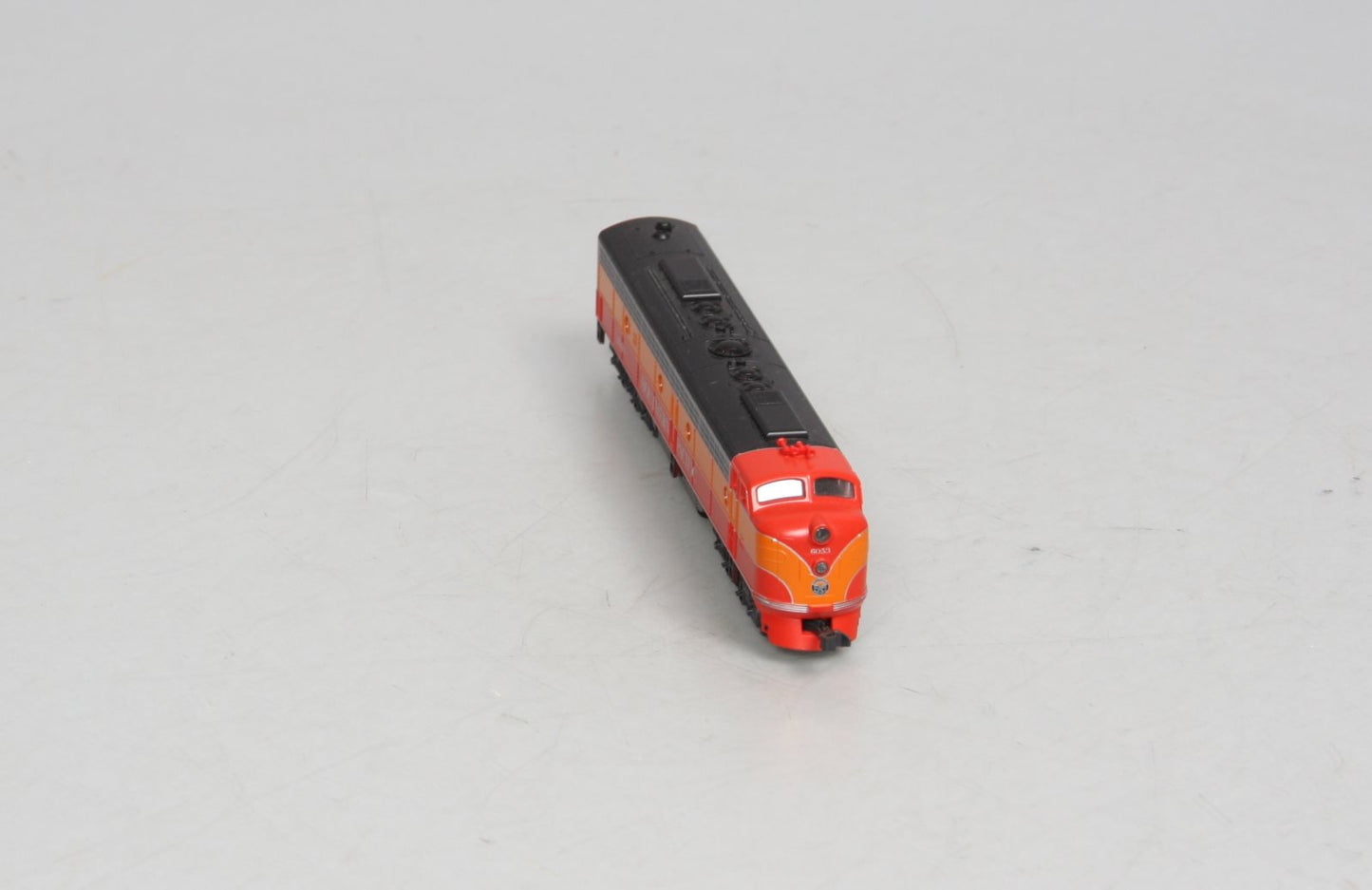 Kato 176-282 N Scale Southern Pacific Daylight E8/9A Diesel Locomotive #6053 LN/Box