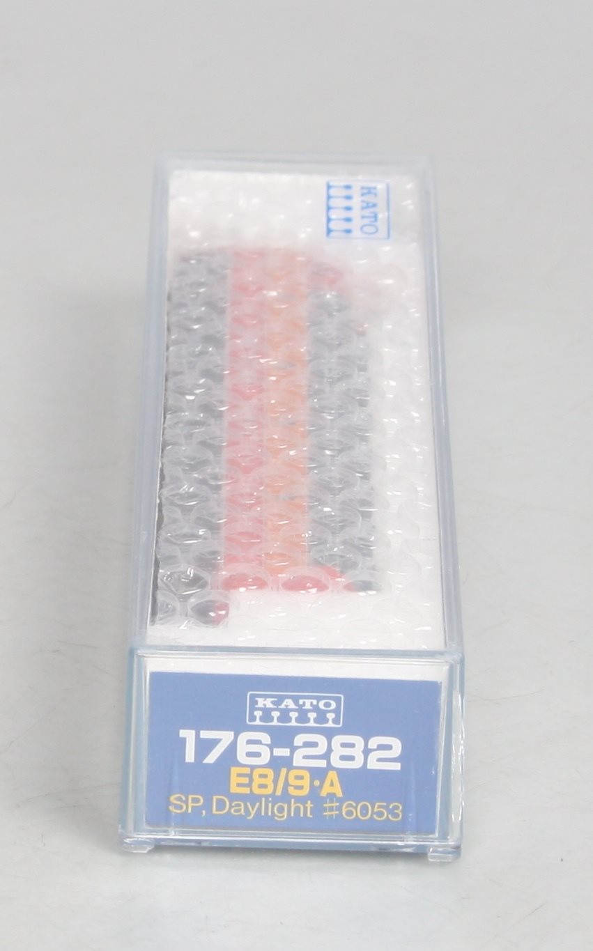 Kato 176-282 N Scale Southern Pacific Daylight E8/9A Diesel Locomotive #6053 LN/Box