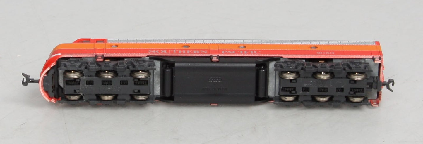 Kato 176-282 N Scale Southern Pacific Daylight E8/9A Diesel Locomotive #6053 LN/Box