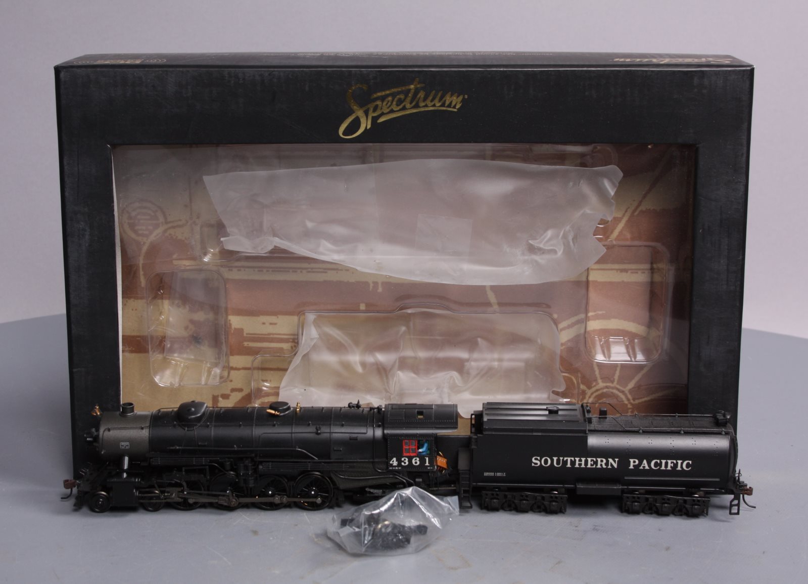 Spectrum 84204 HO SP 4-8-2 Heavy Mountain & Long Tender #4361 w