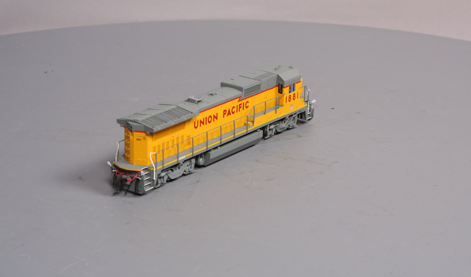 Atlas 9843 HO Scale Union Pacific GE Dash 8-40B Diesel Locomotive #1881 w/DCC,