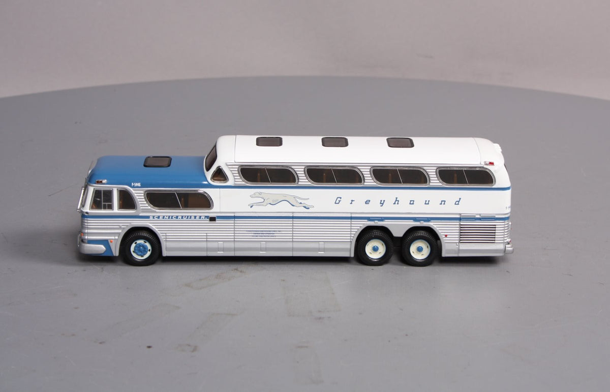 Corgi US54405 1:50 ScaleGM4501 Greyhound Scenicruiser Pittsburgh Destination Bus