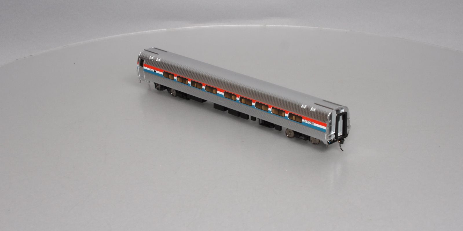 Walthers 920-11220 HO Amtrak 85' Budd Amfleet 59-Seat Coach