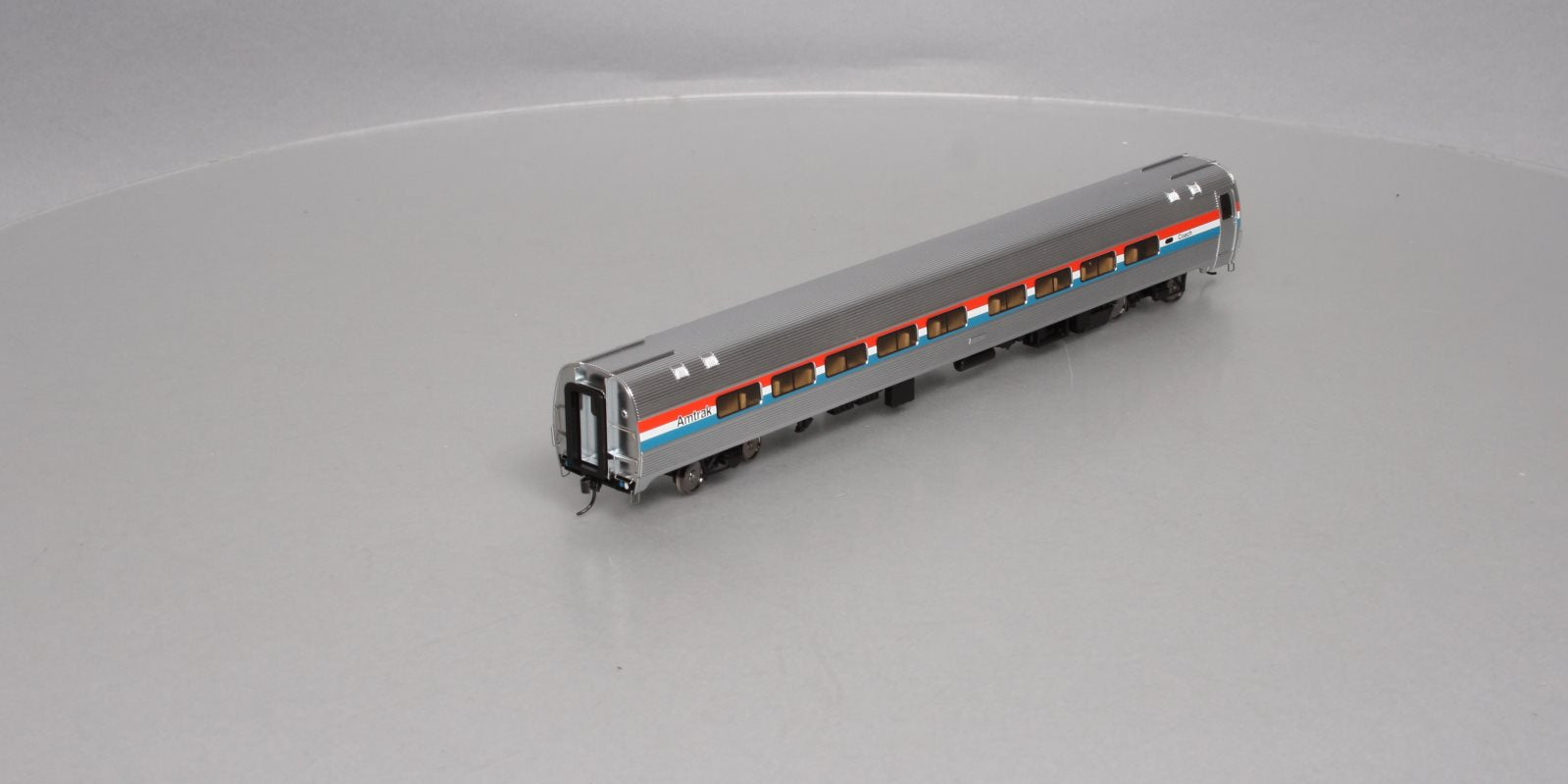 Walthers 920-11220 HO Amtrak 85' Budd Amfleet 59-Seat Coach