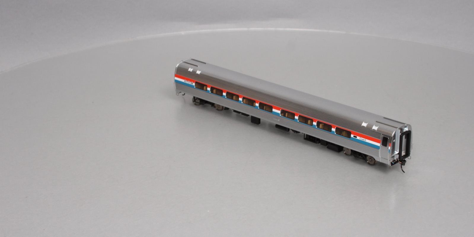 Walthers 920-11220 HO Amtrak 85' Budd Amfleet 59-Seat Coach