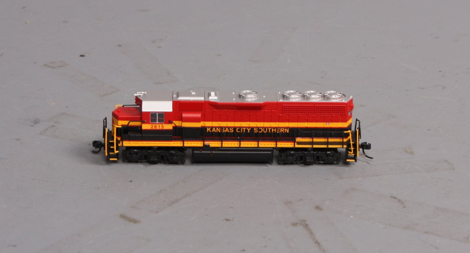 Atlas 40000379 N Scale Kansas City Southern GP-22ECO Diesel Locomotive #2813