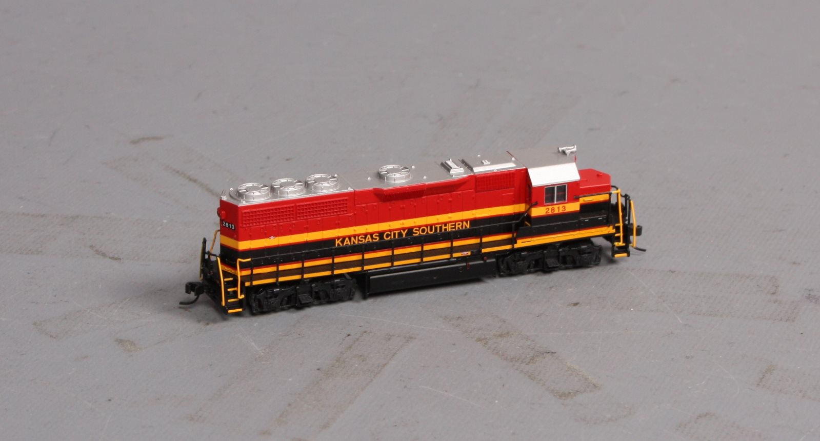 Atlas 40000379 N Scale Kansas City Southern GP-22ECO Diesel Locomotive #2813