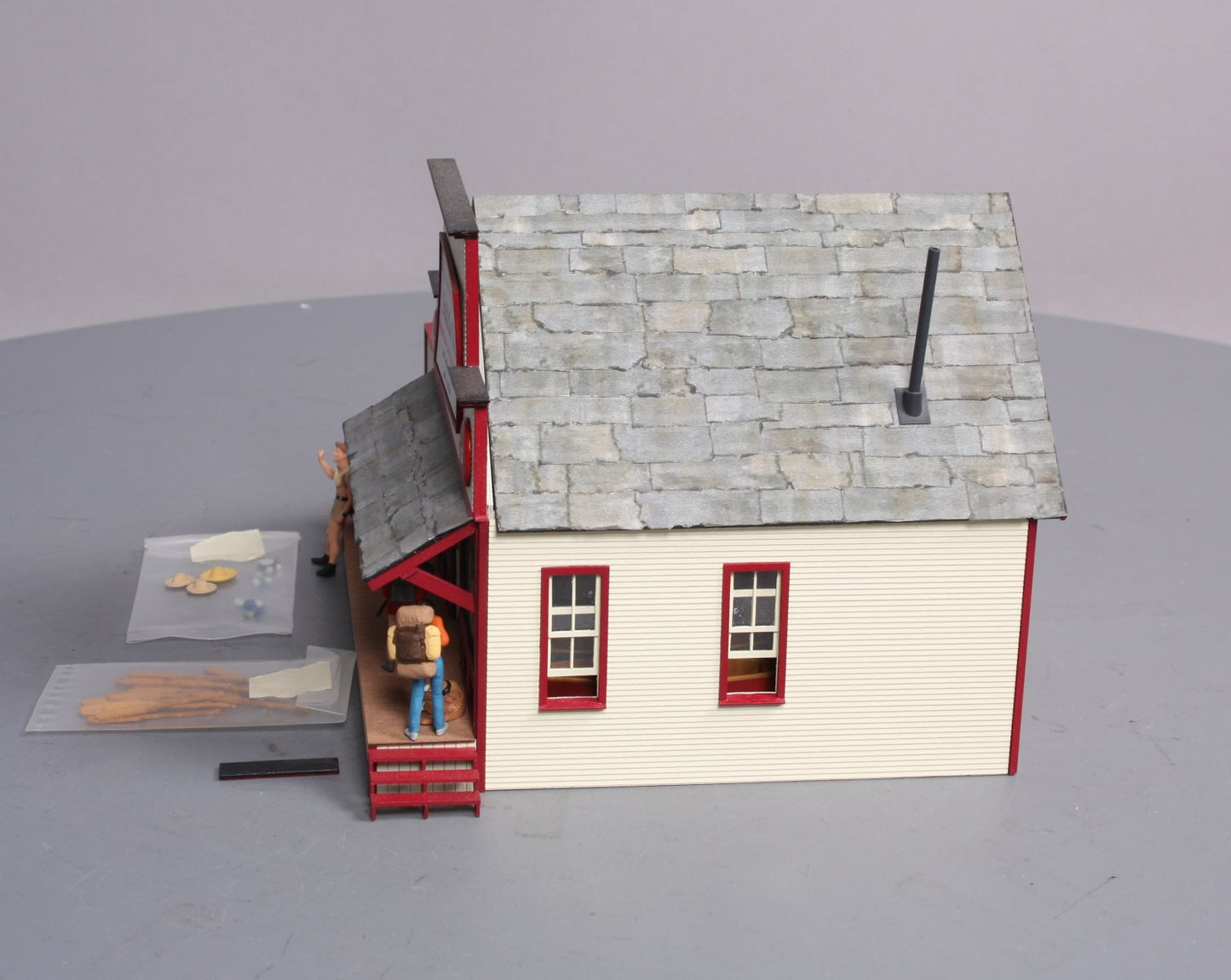 Banta Model Works 2128 O Scale Up the Creek Paddle Co. Building - Assembled
