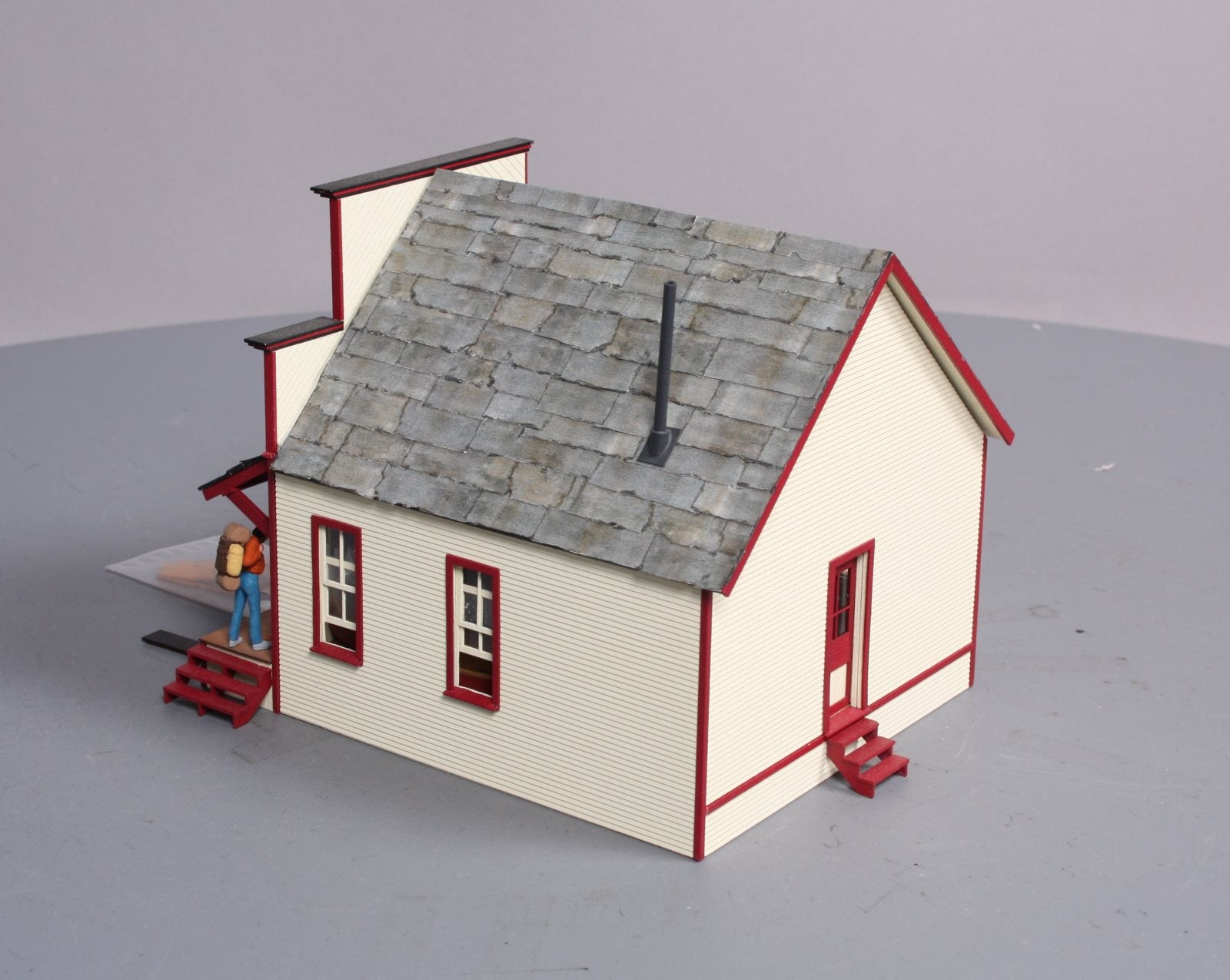 Banta Model Works 2128 O Scale Up the Creek Paddle Co. Building - Assembled