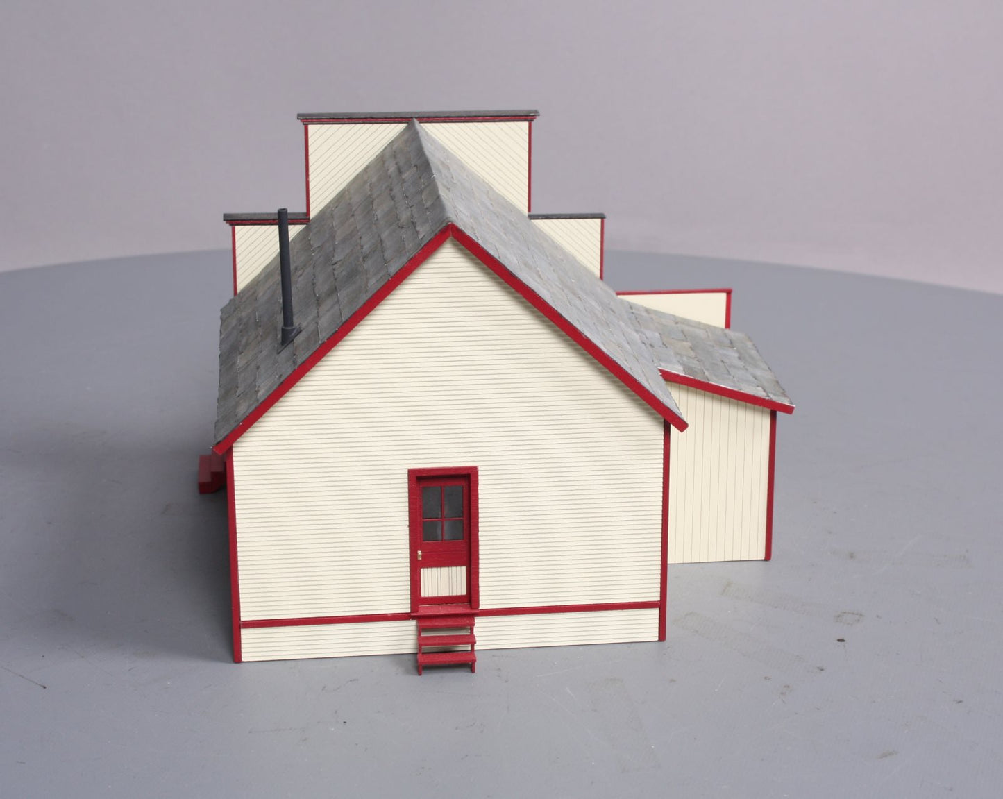 Banta Model Works 2128 O Scale Up the Creek Paddle Co. Building - Assembled