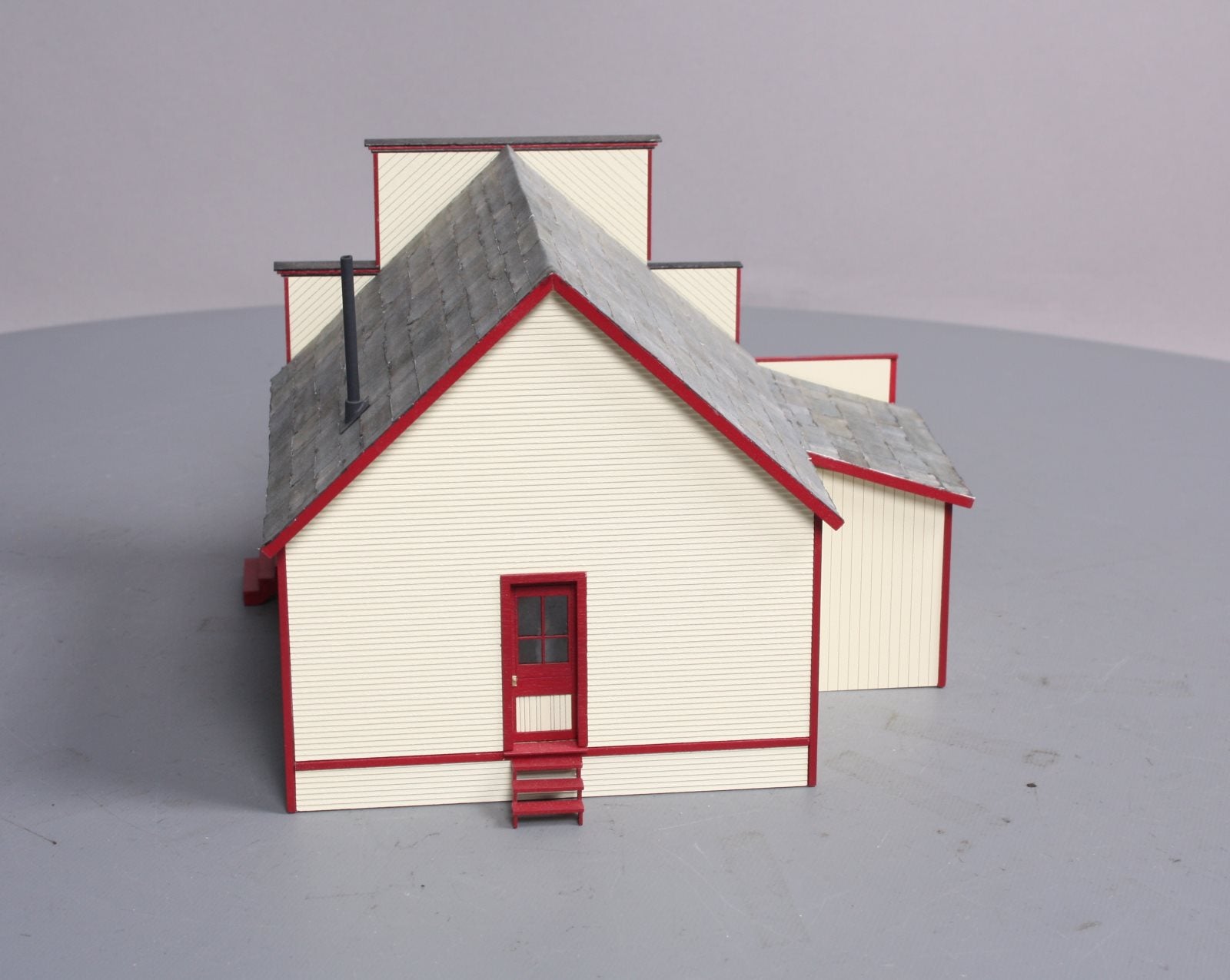 Banta Model Works 2128 O Scale Up the Creek Paddle Co. Building - Assembled