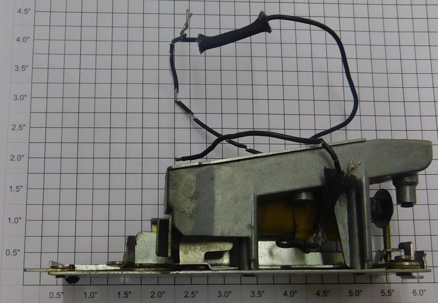 Lionel 3472-76 Milk Car Mechanism w/o Milkman Figure
