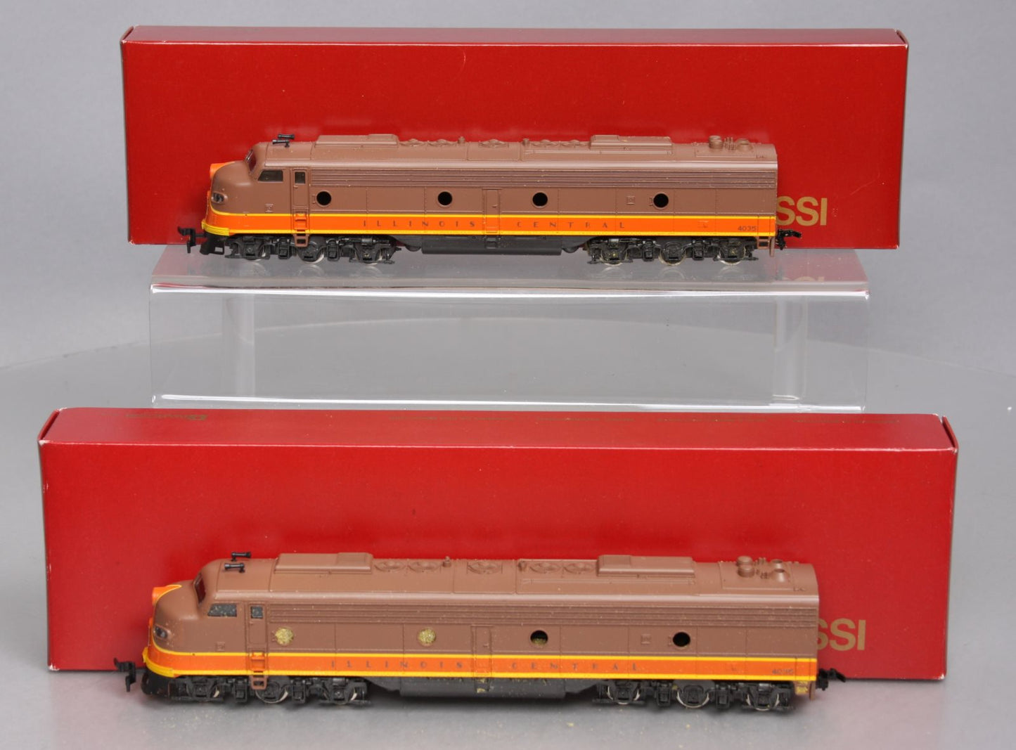 Rivarossi 1929 HO Illinois Central EMD E-8 AA Diesel Locomotive Set LN/Box