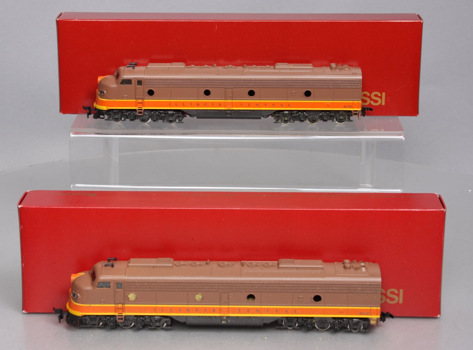 Rivarossi 1929 HO Illinois Central EMD E-8 AA Diesel Locomotive Set LN/Box
