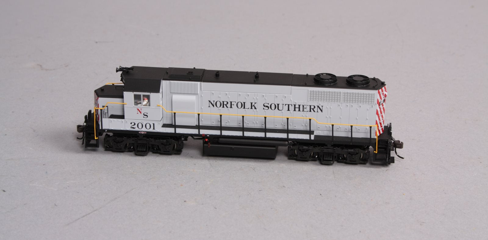 Atlas 9113 HO Scale Norfolk Southern EMD GP38 Diesel Locomotive #2001 w/DCC LN