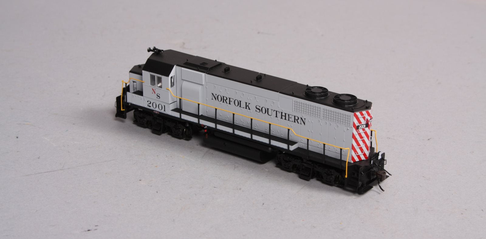 Atlas 9113 HO Scale Norfolk Southern EMD GP38 Diesel Locomotive #2001 w/DCC LN