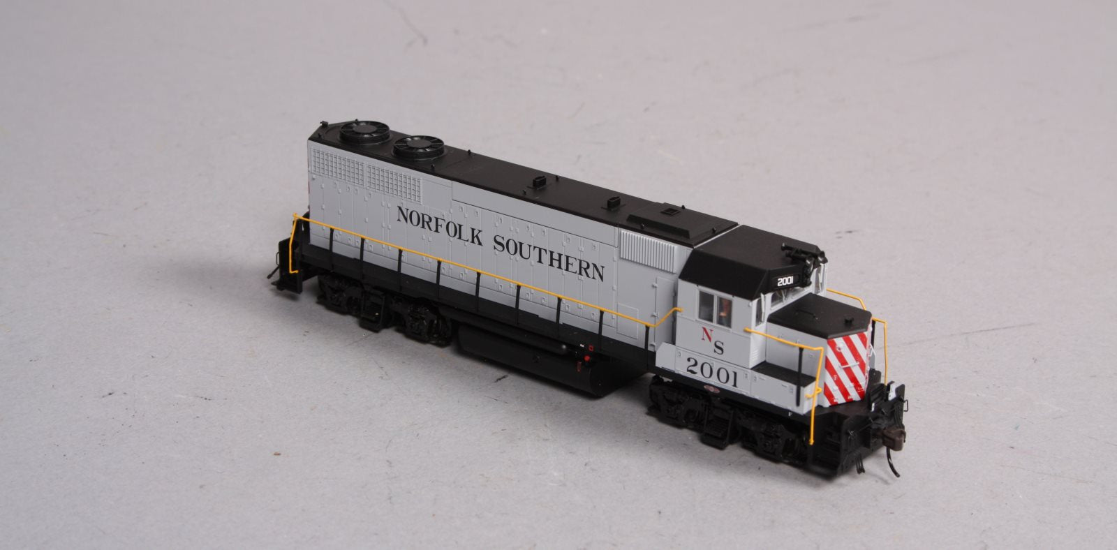 Atlas 9113 HO Scale Norfolk Southern EMD GP38 Diesel Locomotive #2001 w/DCC LN
