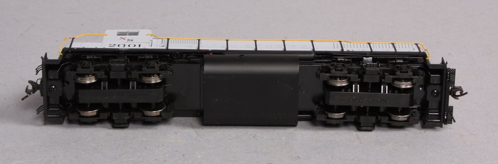 Atlas 9113 HO Scale Norfolk Southern EMD GP38 Diesel Locomotive #2001 w/DCC LN