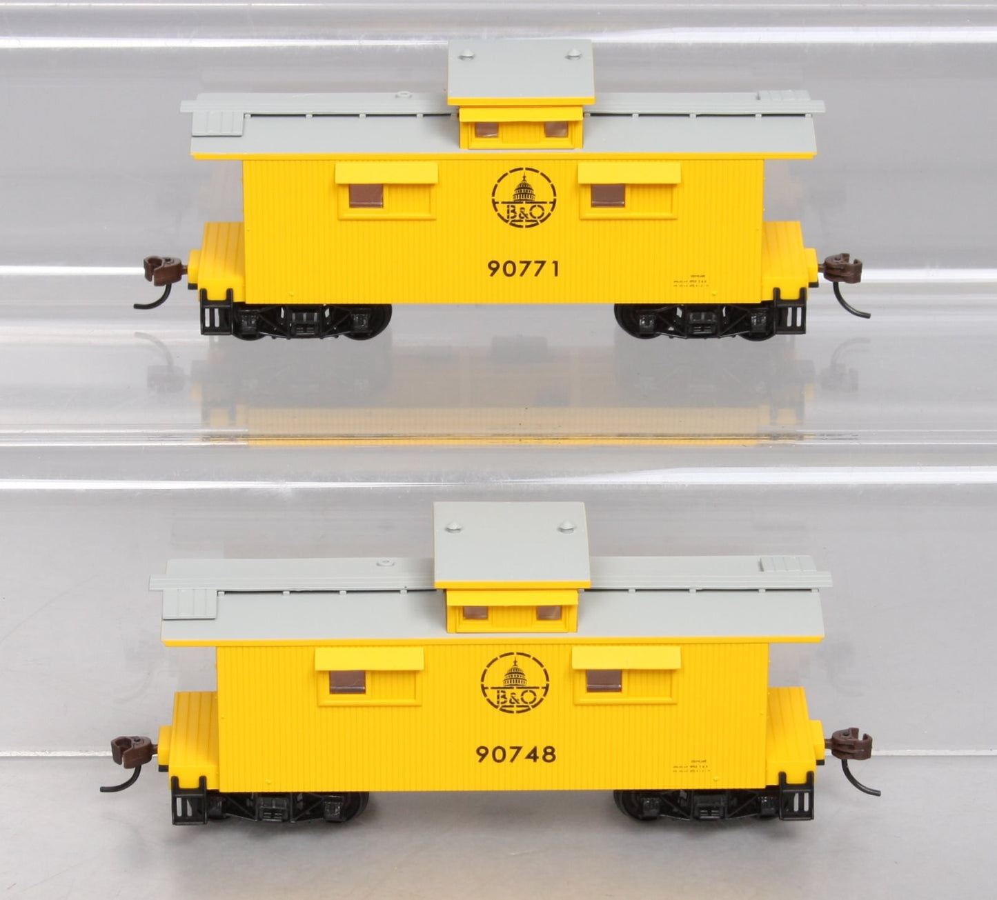 Walthers 932-27524 HO Baltimore & Ohio (C&O Style) 25' Wood Cabooses (2 Pack) NIB