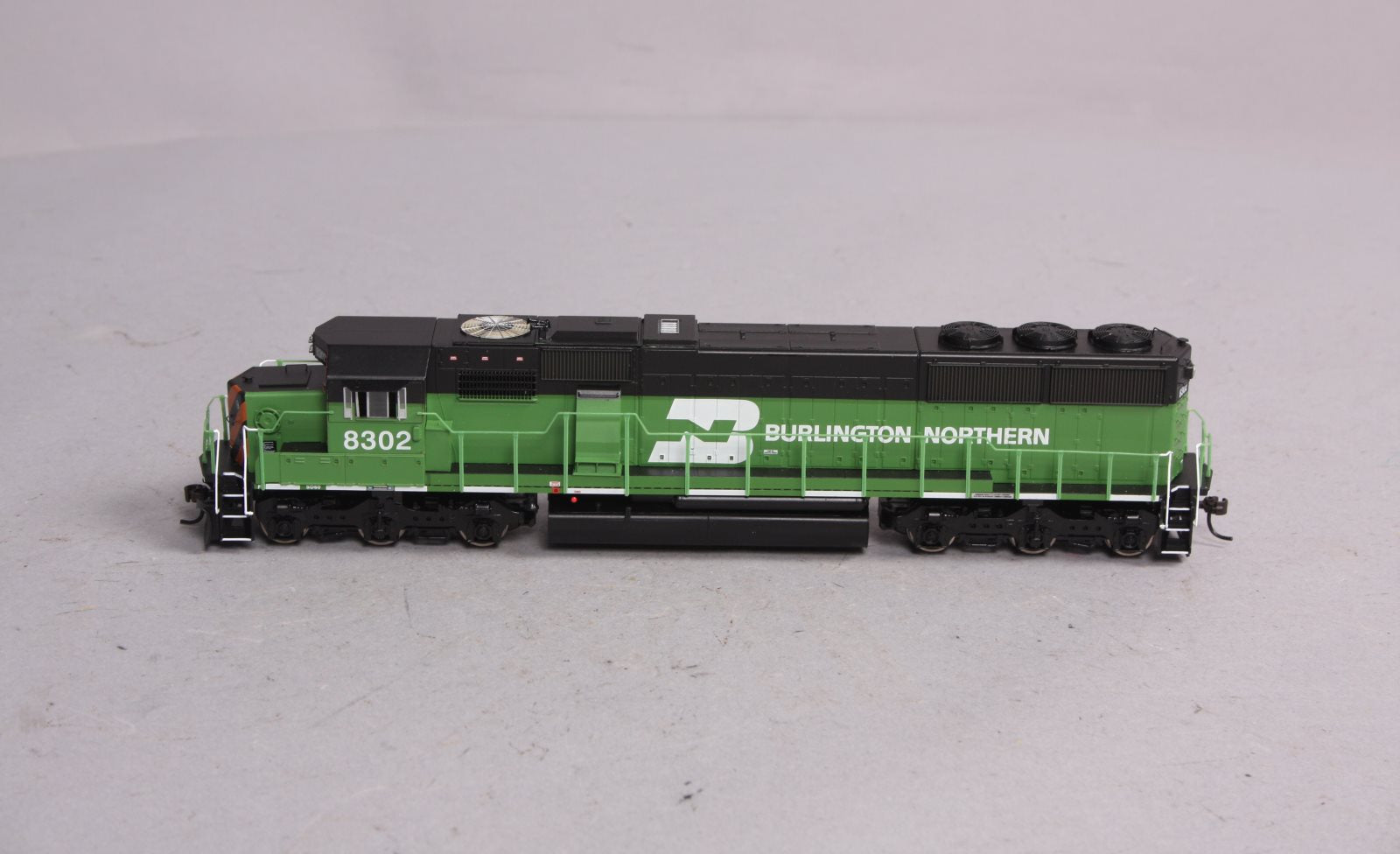 Athearn 91666 HO Scale Burlington Northern SD-60 Diesel Locomotive #8302 LN/Box