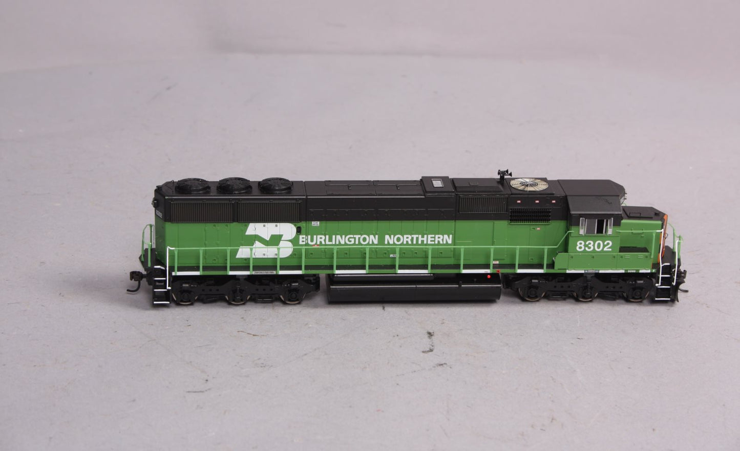 Athearn 91666 HO Scale Burlington Northern SD-60 Diesel Locomotive #8302 LN/Box
