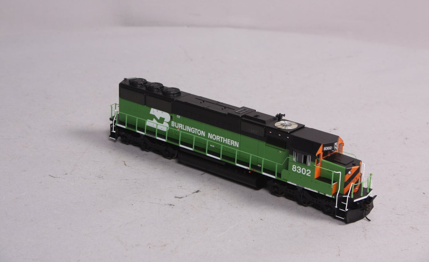 Athearn 91666 HO Scale Burlington Northern SD-60 Diesel Locomotive #8302 LN/Box