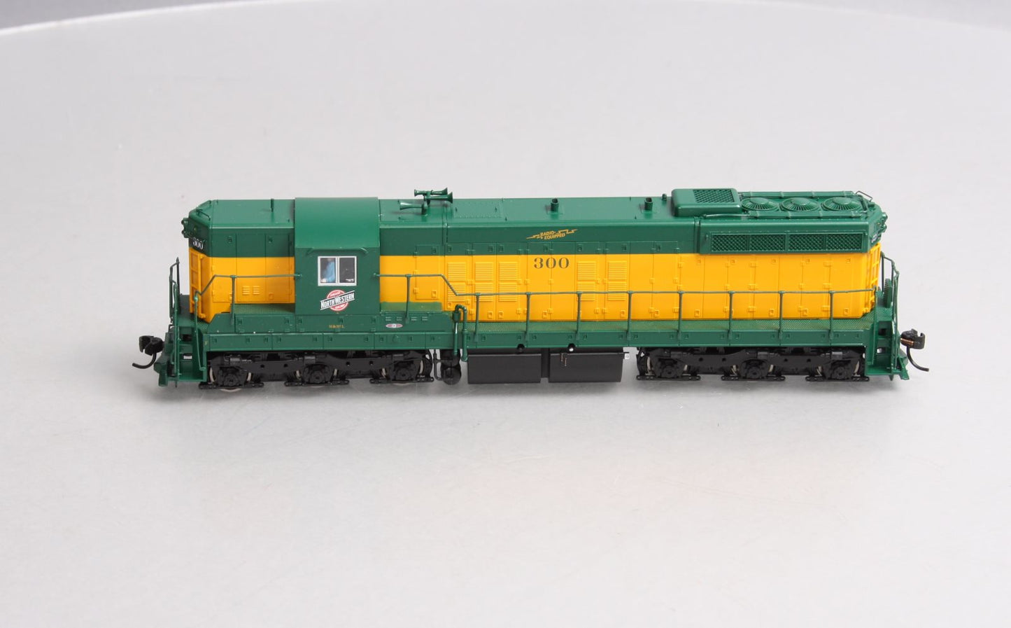 Walthers 920-41904 HO CNW EMD SD7 Diesel Locomotive #300 w/Sound & DCC