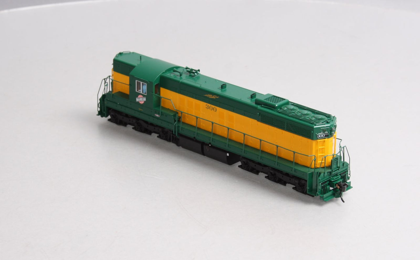 Walthers 920-41904 HO CNW EMD SD7 Diesel Locomotive #300 w/Sound & DCC