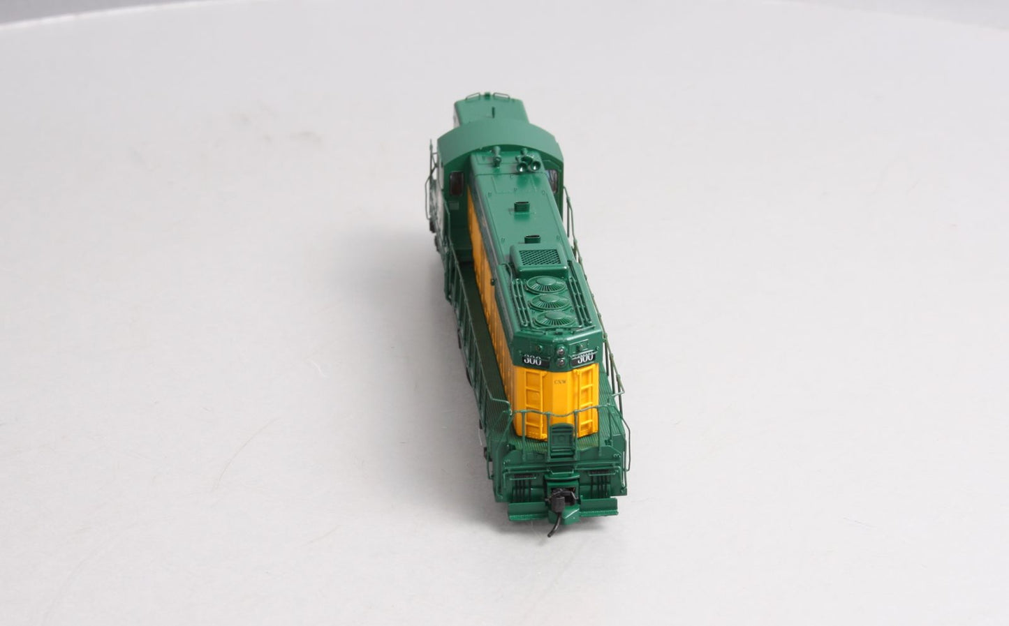 Walthers 920-41904 HO CNW EMD SD7 Diesel Locomotive #300 w/Sound & DCC