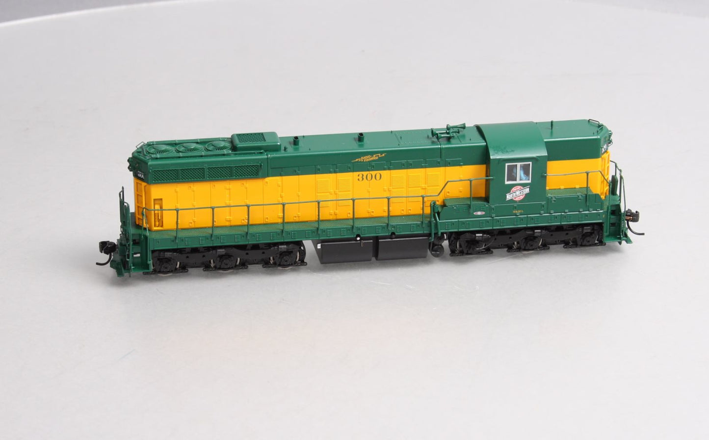 Walthers 920-41904 HO CNW EMD SD7 Diesel Locomotive #300 w/Sound & DCC