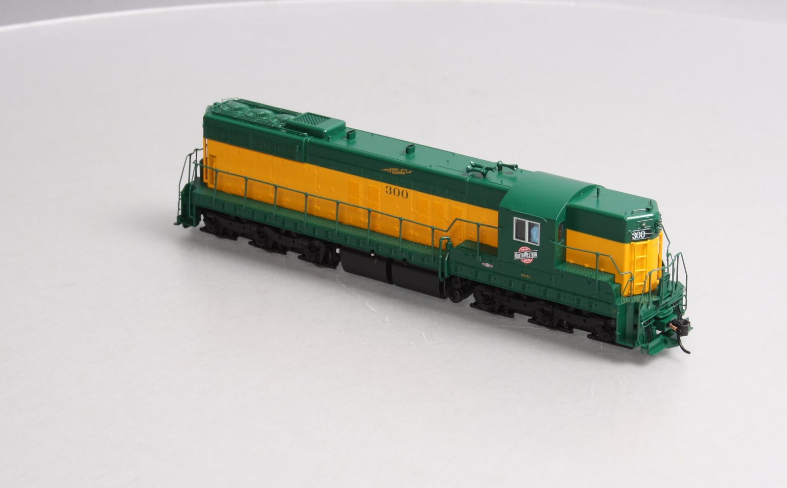 Walthers 920-41904 HO CNW EMD SD7 Diesel Locomotive #300 w/Sound & DCC