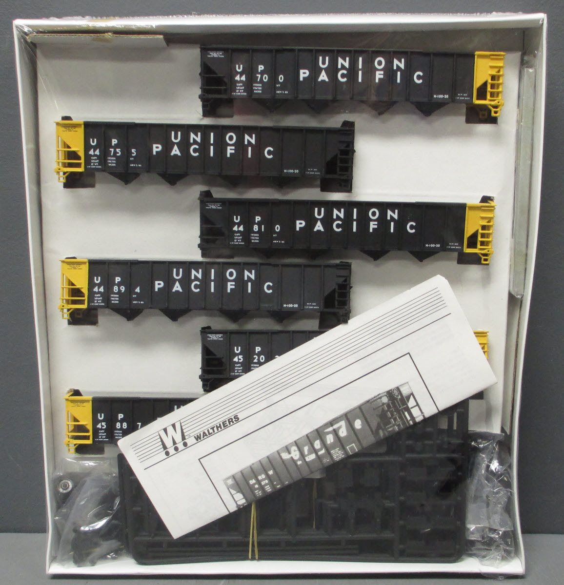 Walthers 932-4932 HO Scale Union Pacific 100 Ton Quad Hopper 6-Pack # 3 Kit