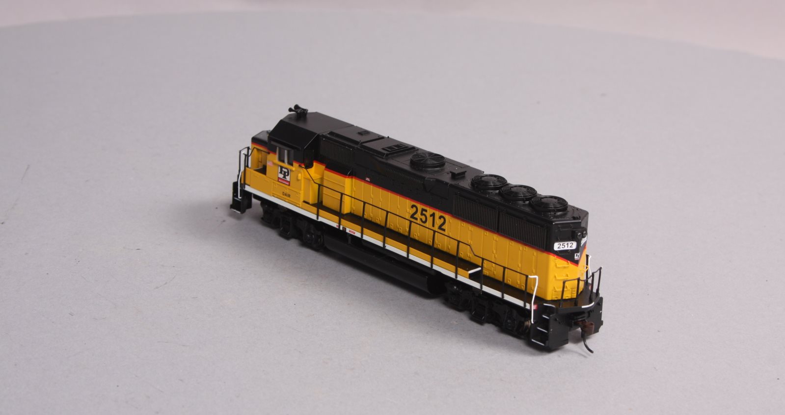 Athearn 77837 HO Dakota & Iowa GP50 RTR Diesel Locomotive #2512