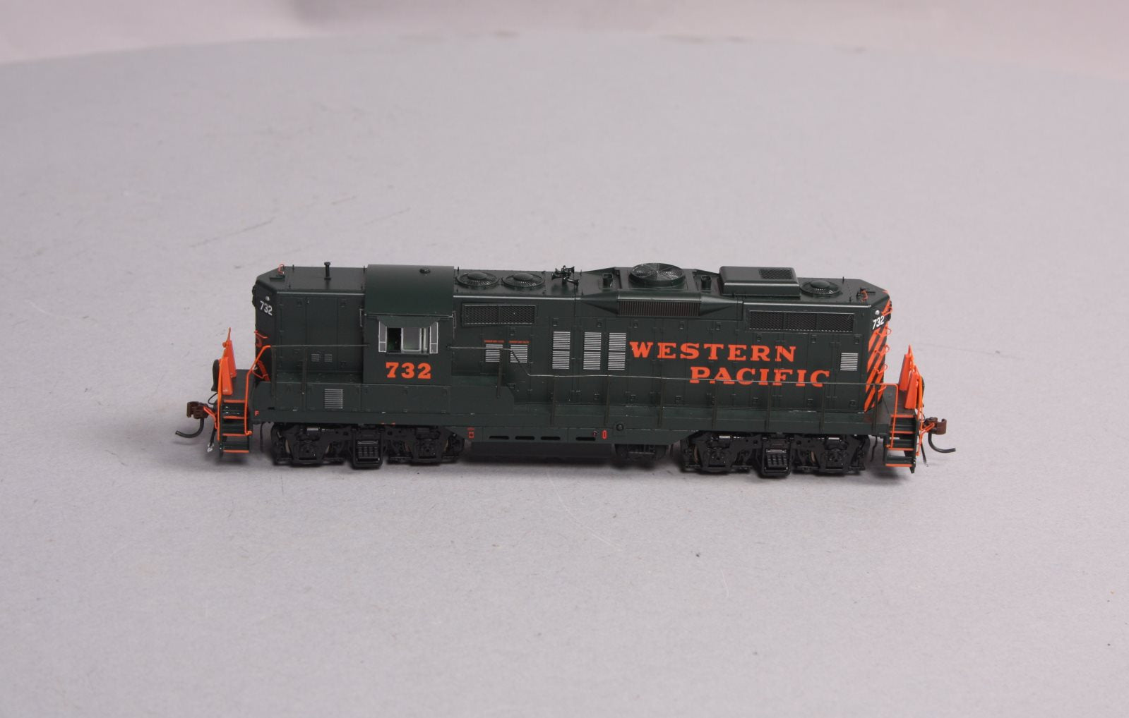 Athearn G62746 HO Western Pacific GP9 Phase II Locomotive W/DCC & Sound # 732