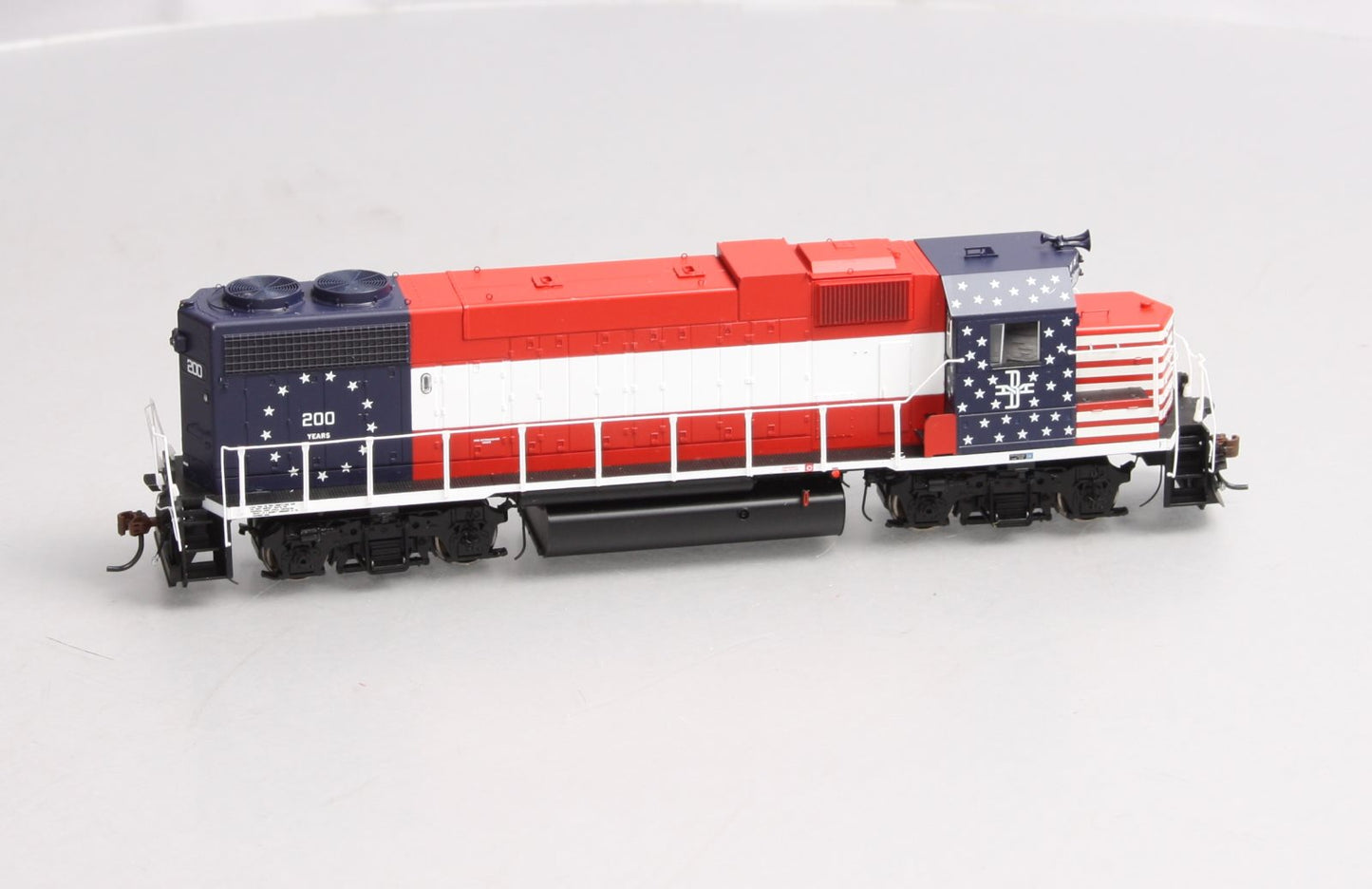 Athearn G40821 HO GP38-2 w/DCC & Sound, B&M/Bicentennial #200