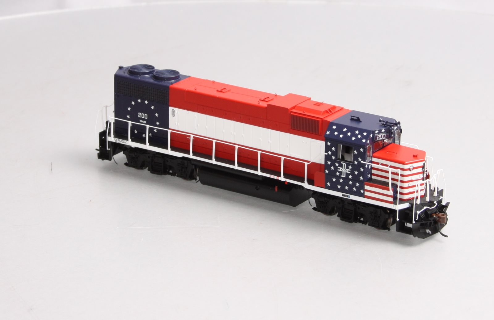 Athearn G40821 HO GP38-2 w/DCC & Sound, B&M/Bicentennial #200