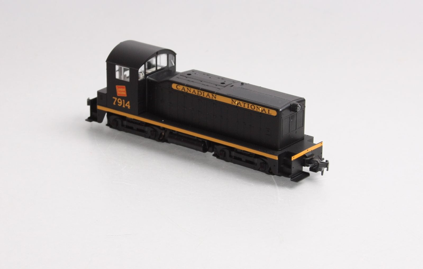 Kato 37-104 HO Scale Canadian National EMD NW2 Diesel Locomotive #7914 LN/Box