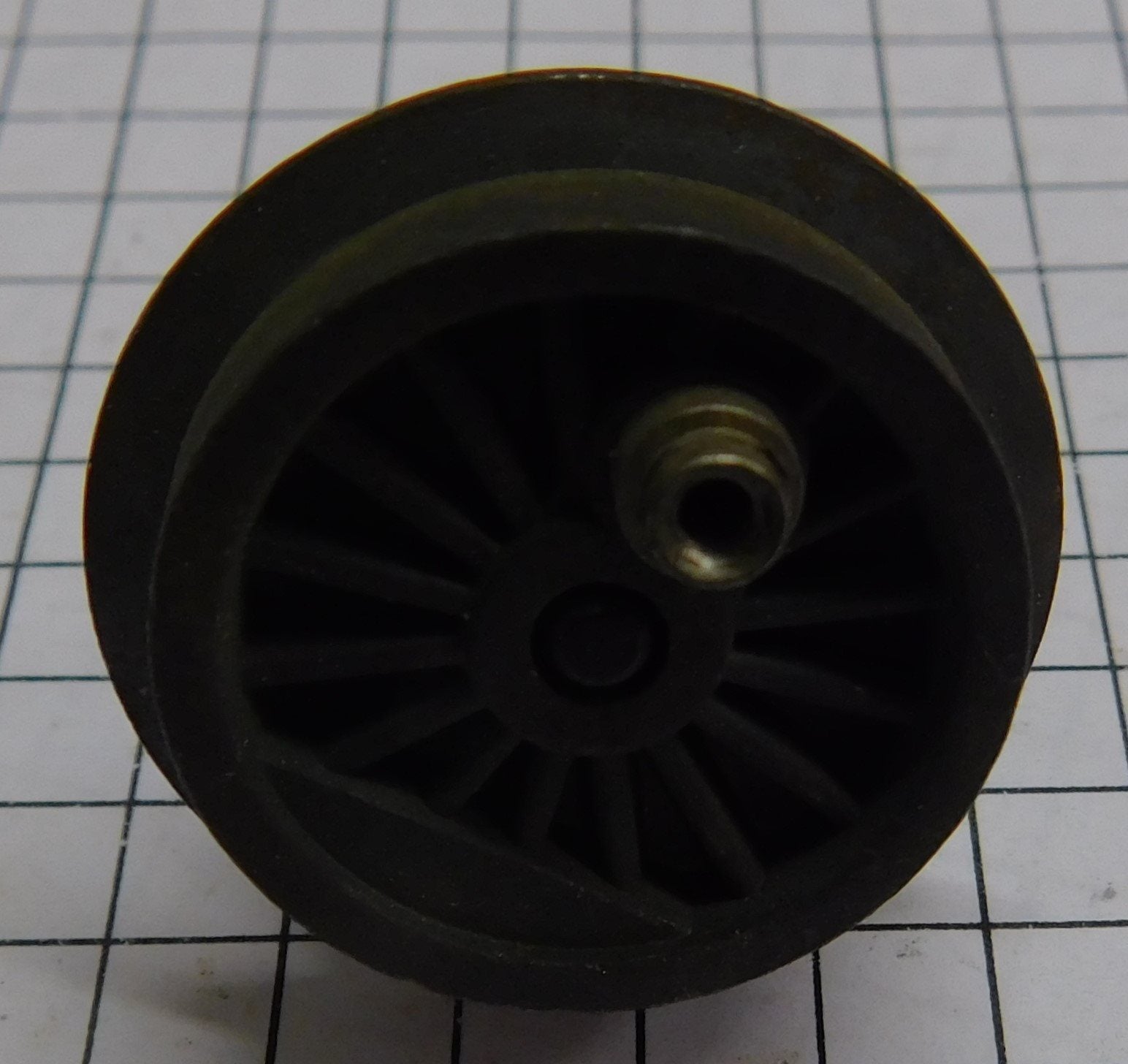 Lionel 41-14 Army Turbine Gear Wheel & Plain Axle Assembly