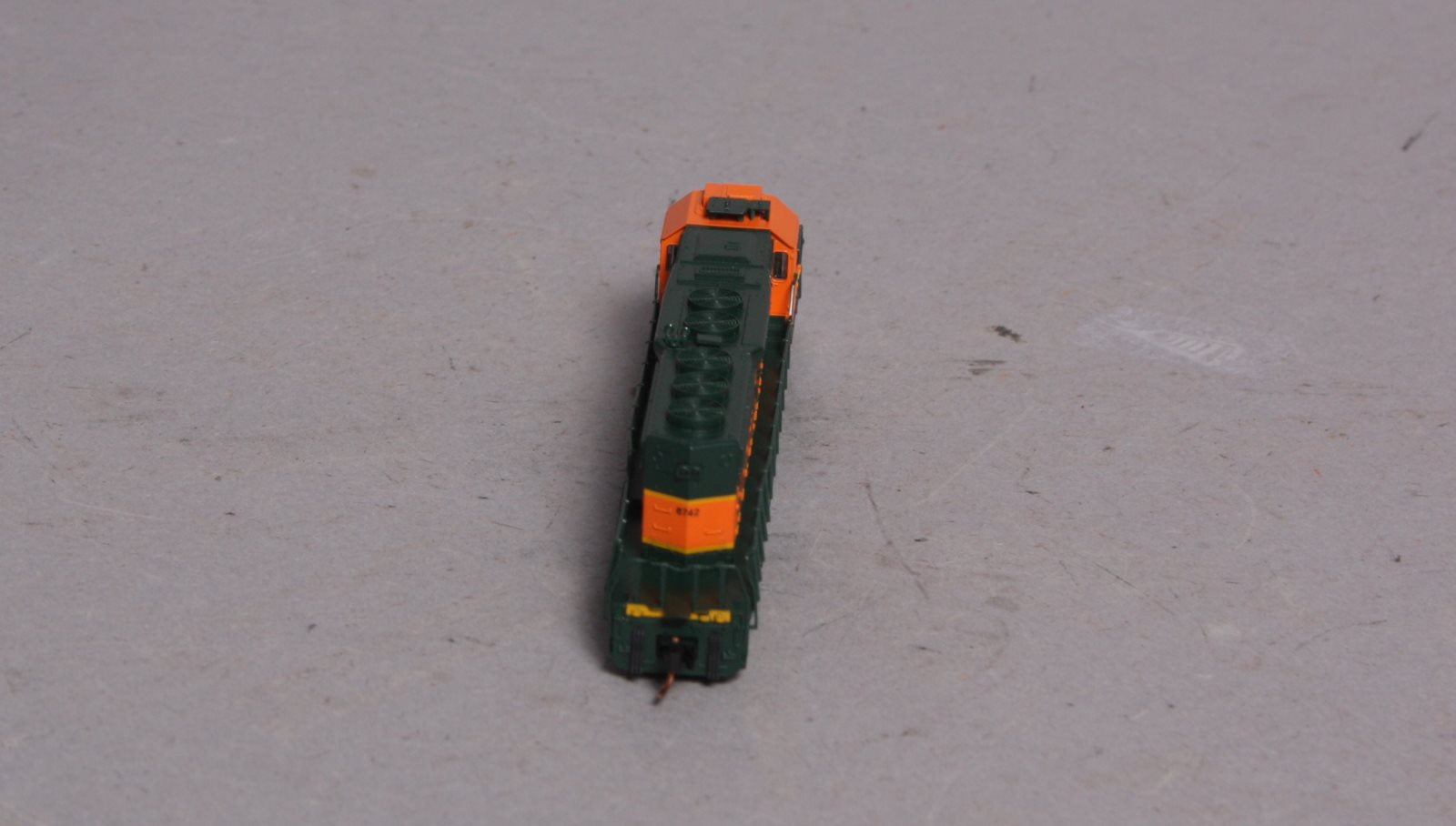 Kato 176-8203 N BNSF SD40-2 Diesel Locomotive #6742 – Trainz