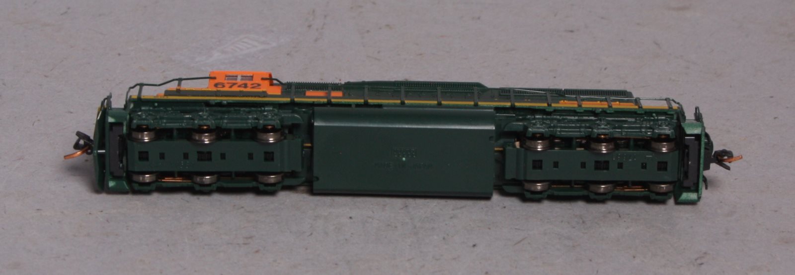 Kato 176-8203 N BNSF SD40-2 Diesel Locomotive #6742 – Trainz