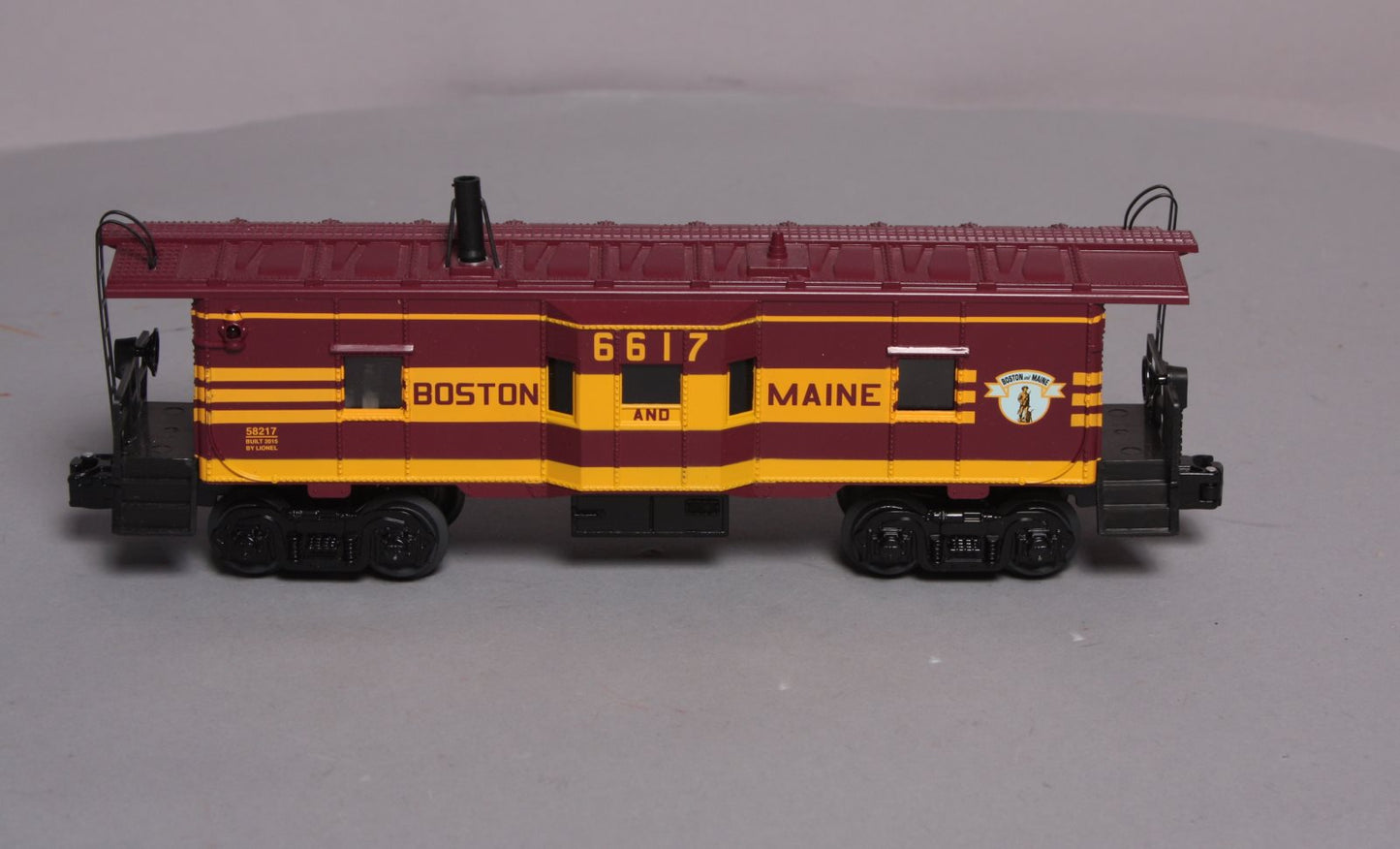 Lionel 6-58217 O Boston and Maine LLC Smoking Bay Window Caboose #6617 NIB