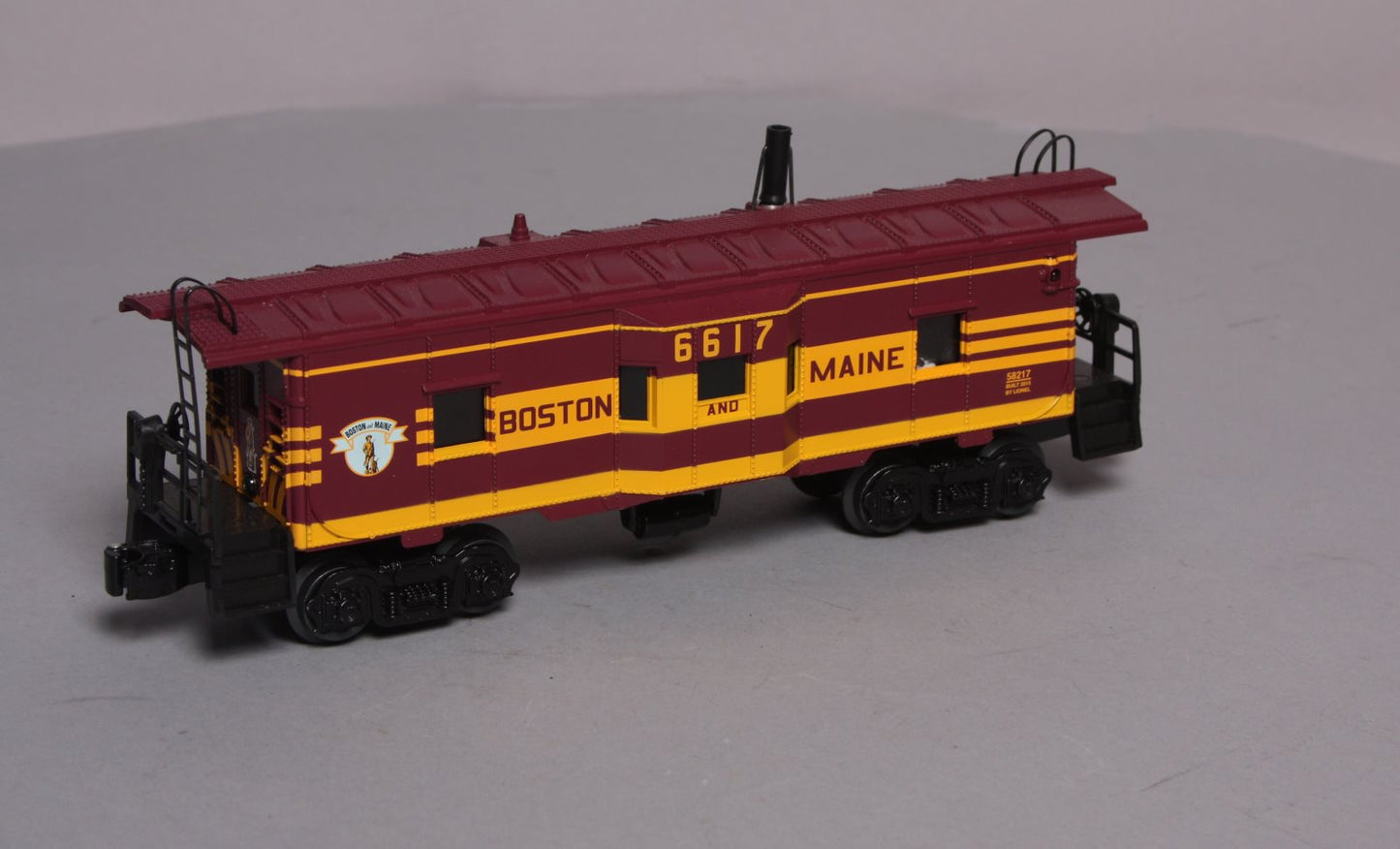 Lionel 6-58217 O Boston and Maine LLC Smoking Bay Window Caboose #6617 NIB