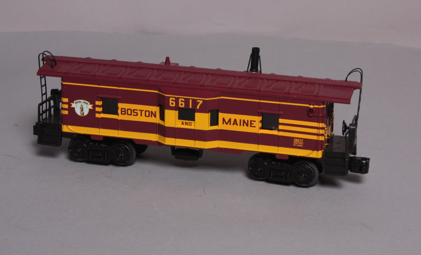 Lionel 6-58217 O Boston and Maine LLC Smoking Bay Window Caboose #6617 NIB